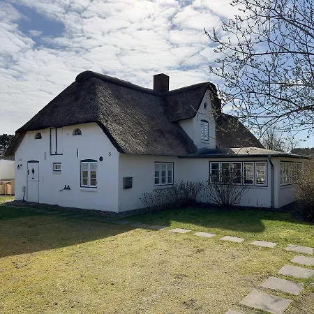 Friesenhaus Amrum Friesenhaushaelfte *hommelkasche*
