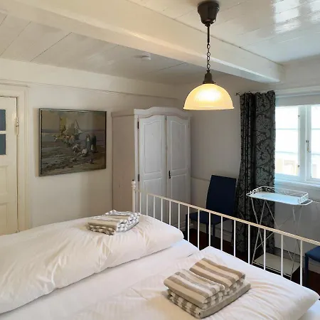 Friesenhaus Amrum Friesenhaushaelfte *hommelkasche*